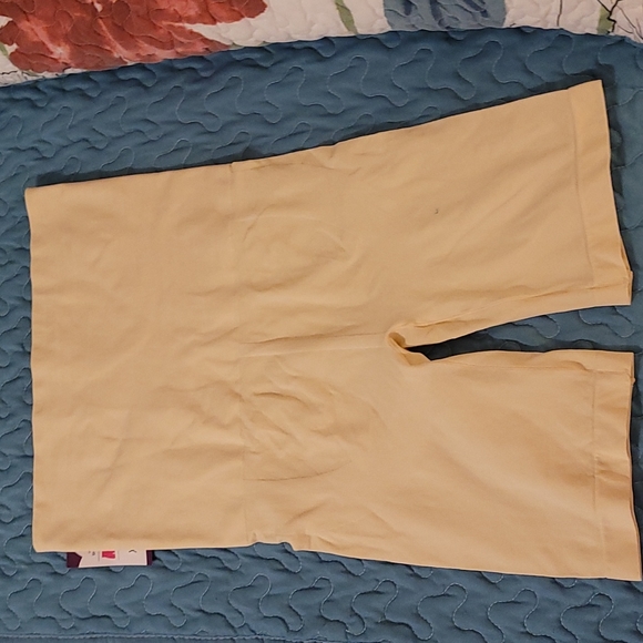 Empetua High-Waisted Shaper Shorts - Picture 5 of 6